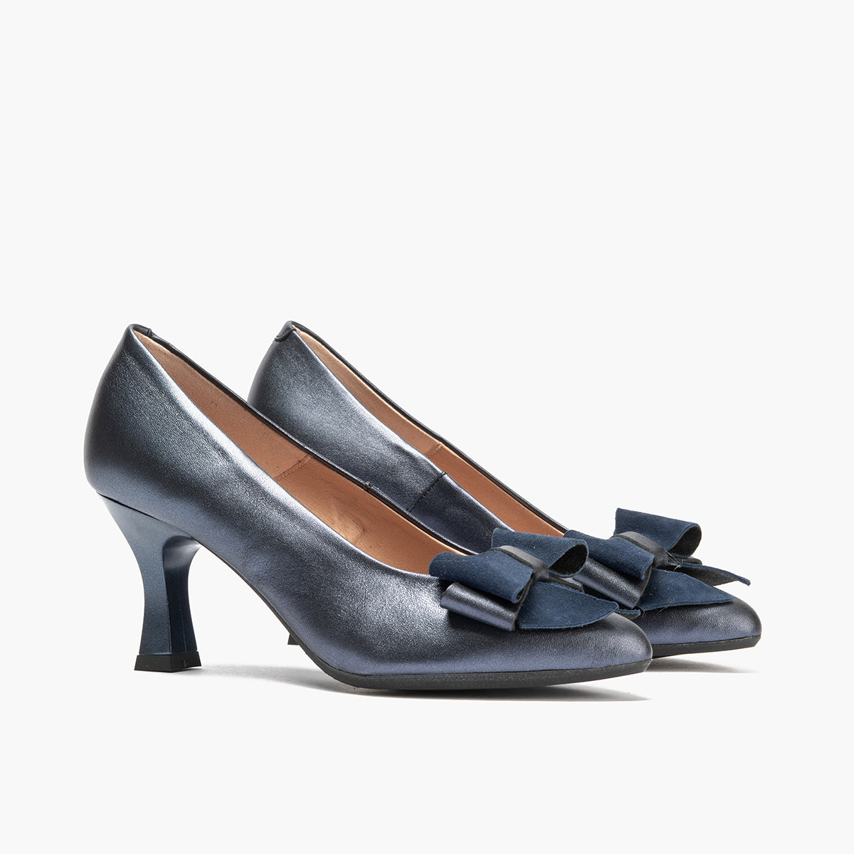 Zapato de salón con tacón alto, punta fina y detalle de lazo Marino