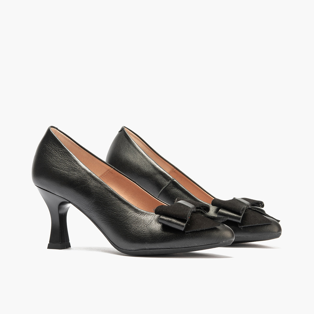 Zapato de salón con tacón alto, punta fina y detalle de lazo Negro