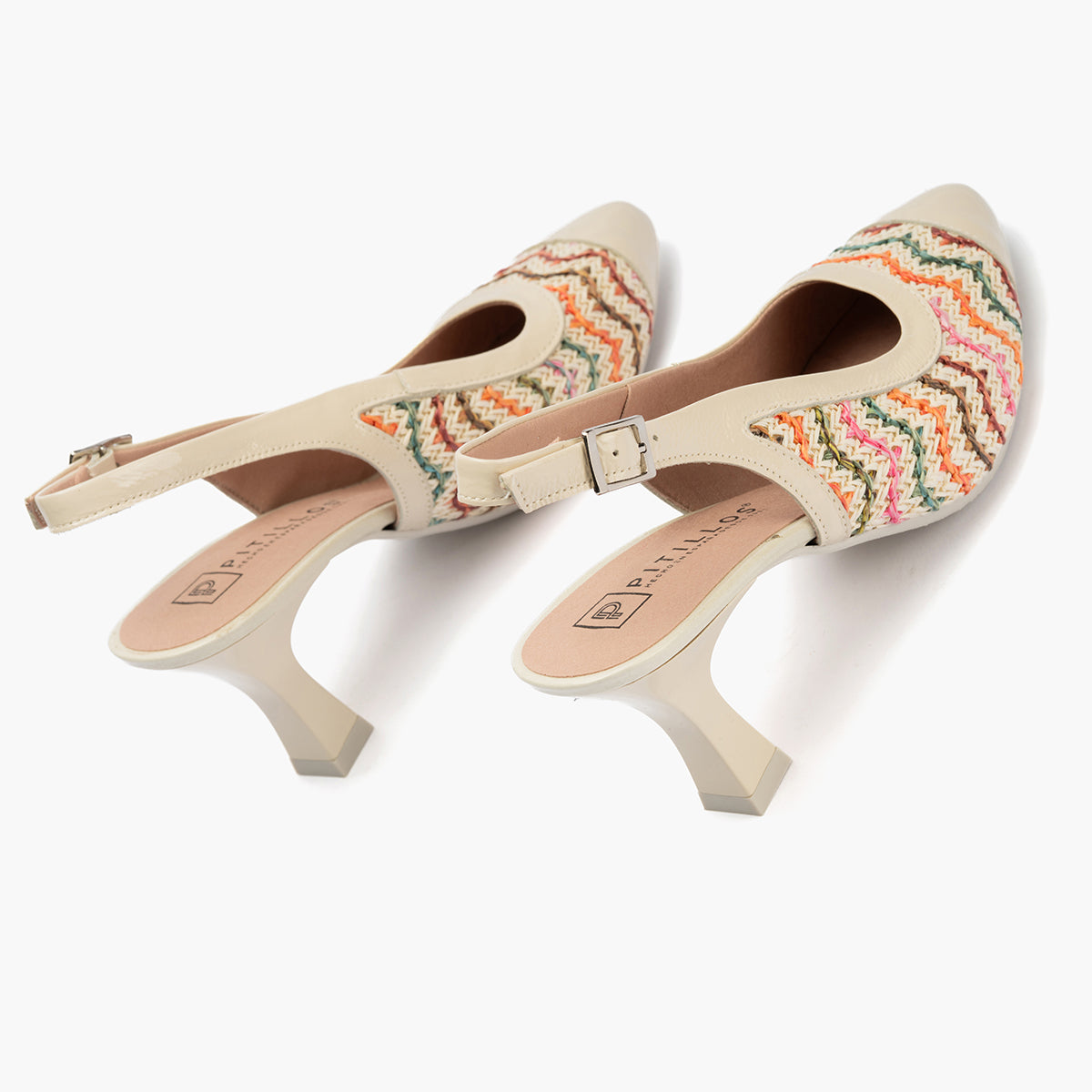Zapato destalonado con tacón alto, punta fina y piel charol y rafia Crema