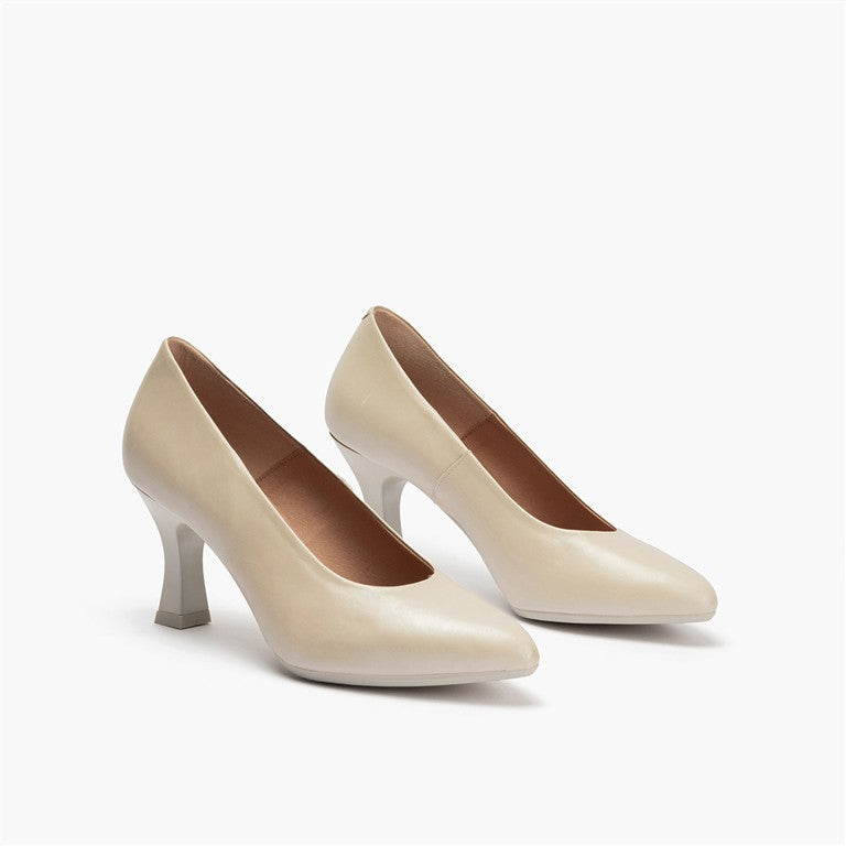 Zapato de salón con tacón alto y punta fina Oro