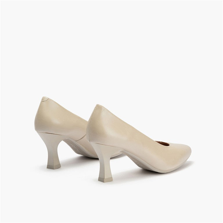 Zapato de salón con tacón alto y punta fina Oro