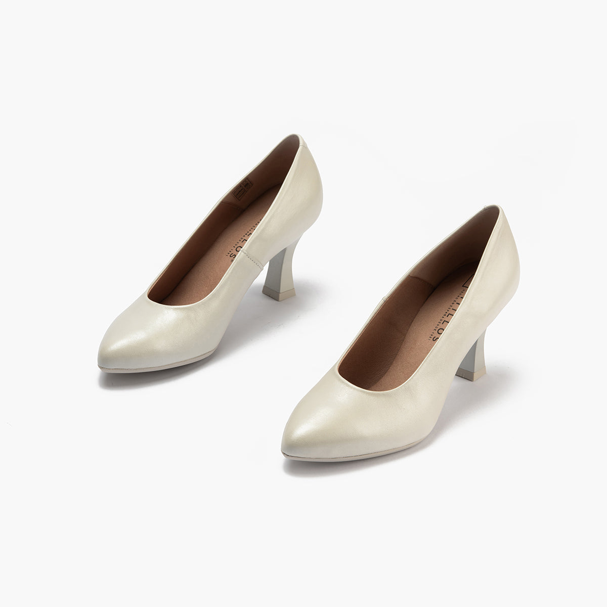 Zapato de salón con tacón alto y punta fina Plata