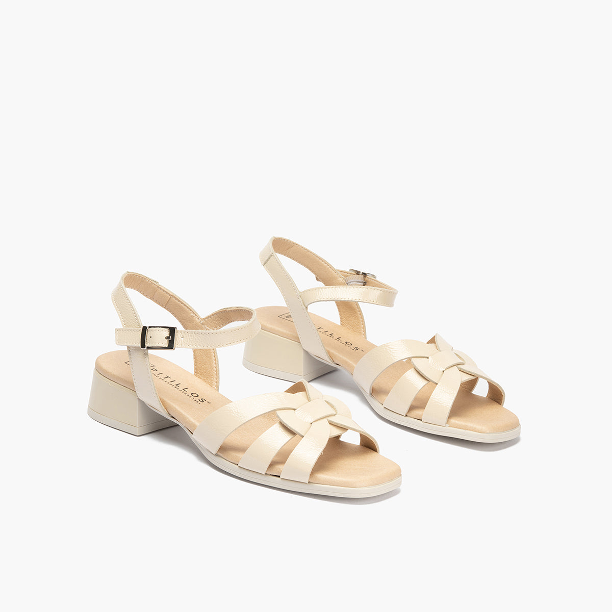 Sandalia con tacón bajo y pulsera Crema