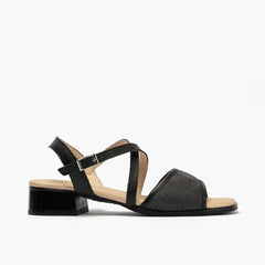 Sandalia con tacón bajo y pulsera cruzada negro
