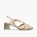 Sandalia con tacón medio y cruzados, con detalles metalizados Oro