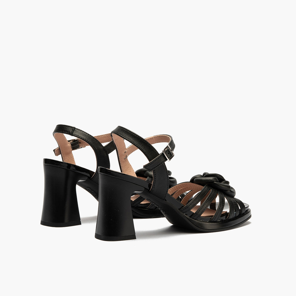 Sandalia con tacón alto, pulsera y detalle floral metalizado Negro