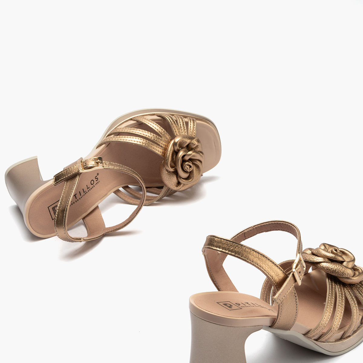 Sandalia con tacón alto, pulsera y detalle floral metalizado Nude