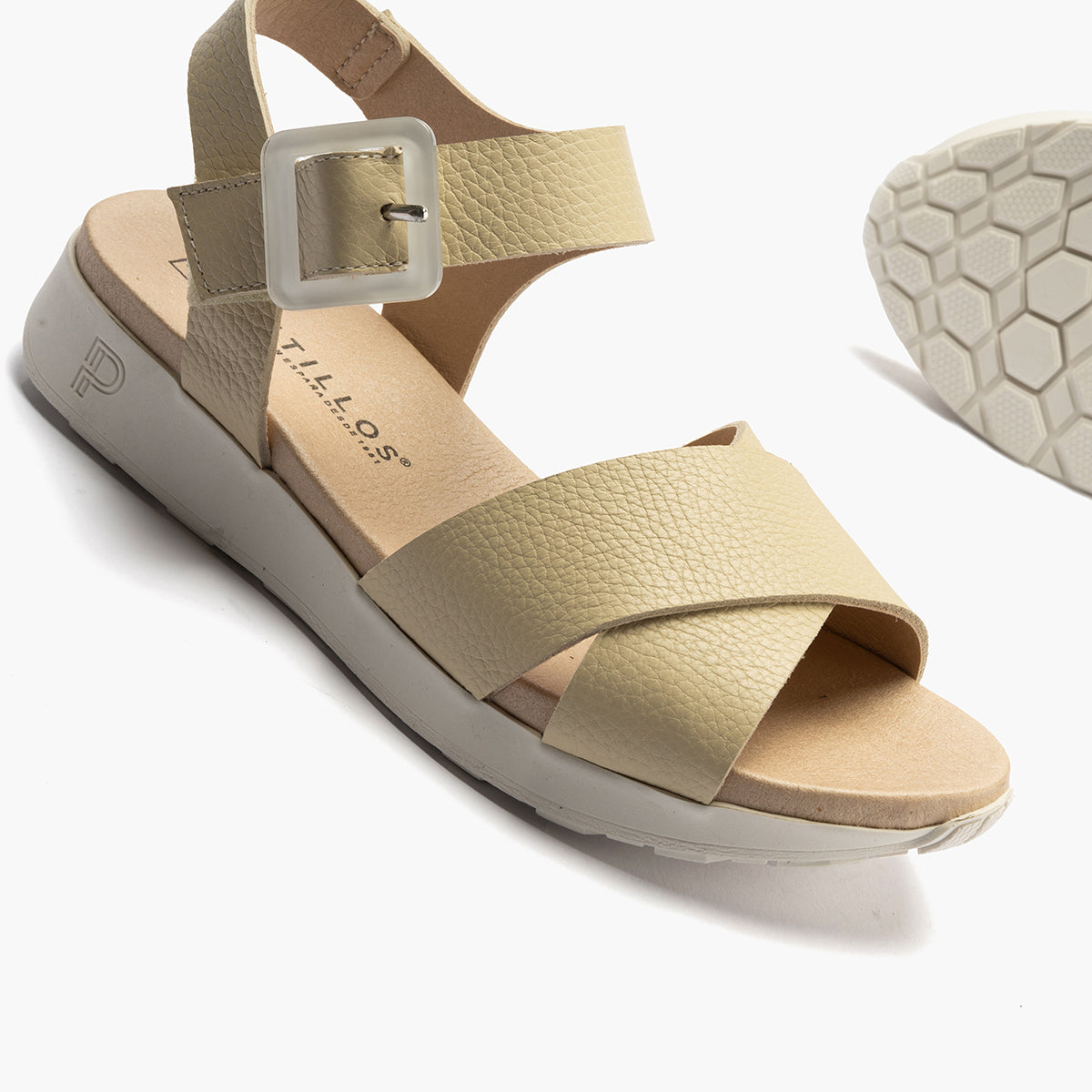 Sandalia deportiva con cruzados y pulsera Crema
