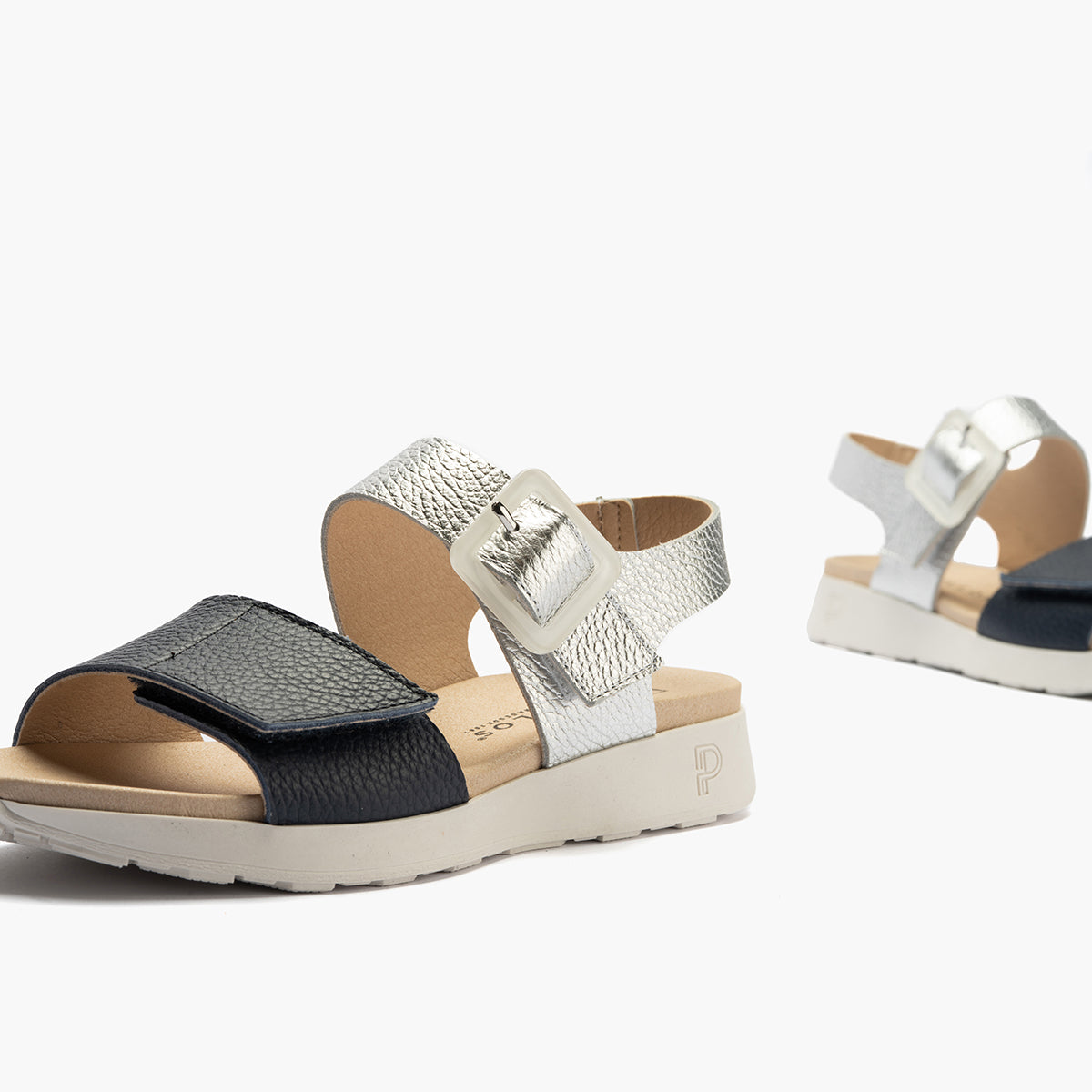 Sandalia deportiva con velcro Marino-Plata