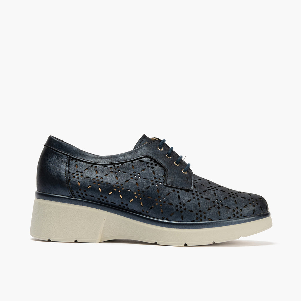 Blucher con cordones, cuña y piel fantasía Marino