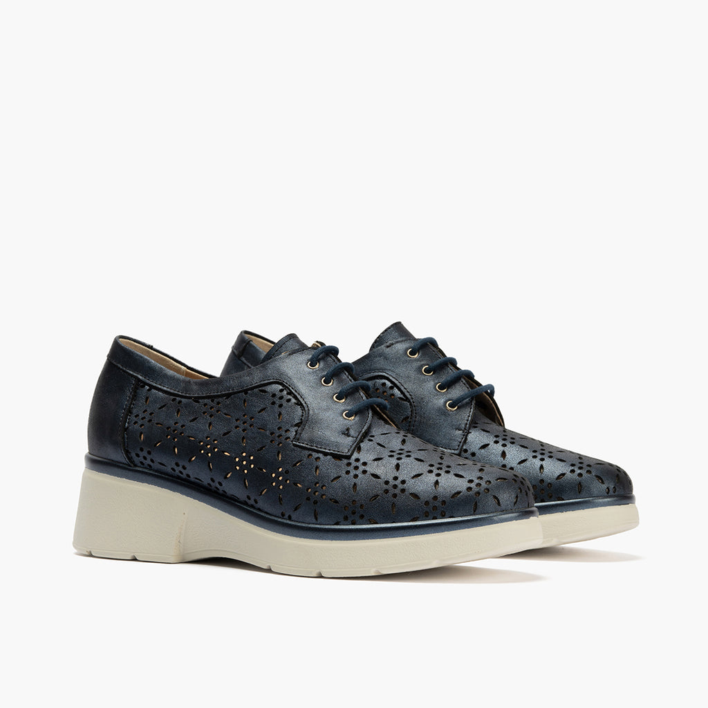 Blucher con cordones, cuña y piel fantasía Marino