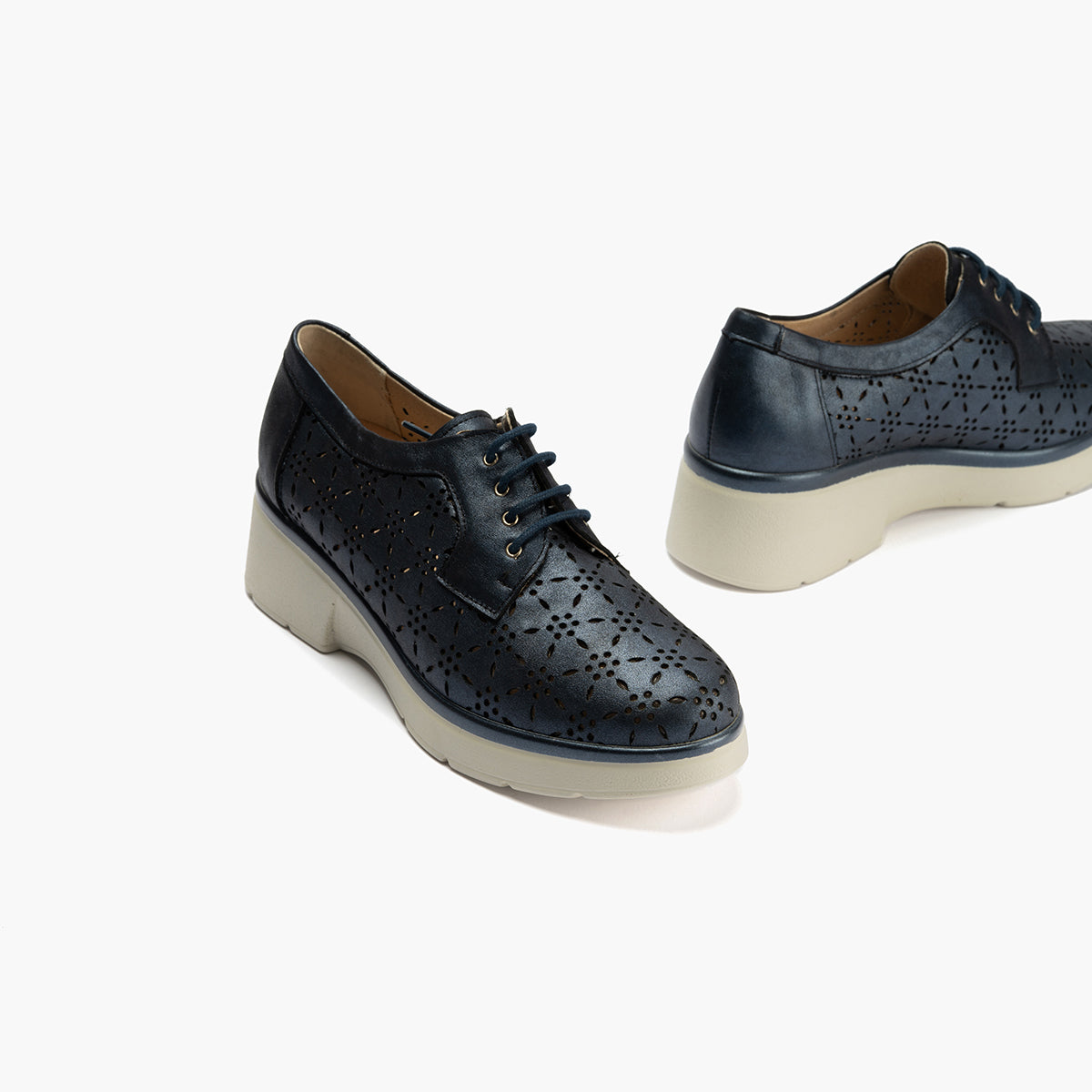 Blucher con cordones, cuña y piel fantasía Marino