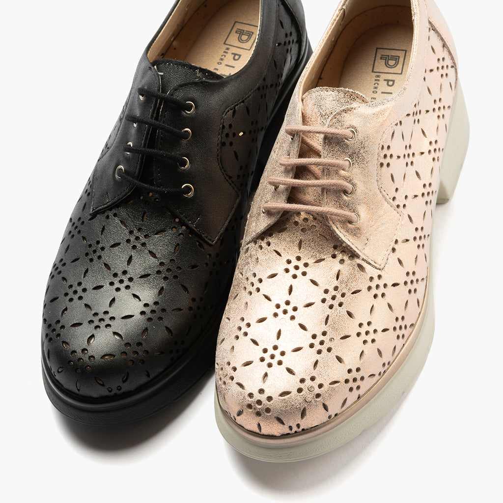 Blucher con cordones, cuña y piel fantasía Nude