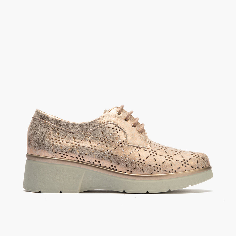 Blucher con cordones, cuña y piel fantasía Nude