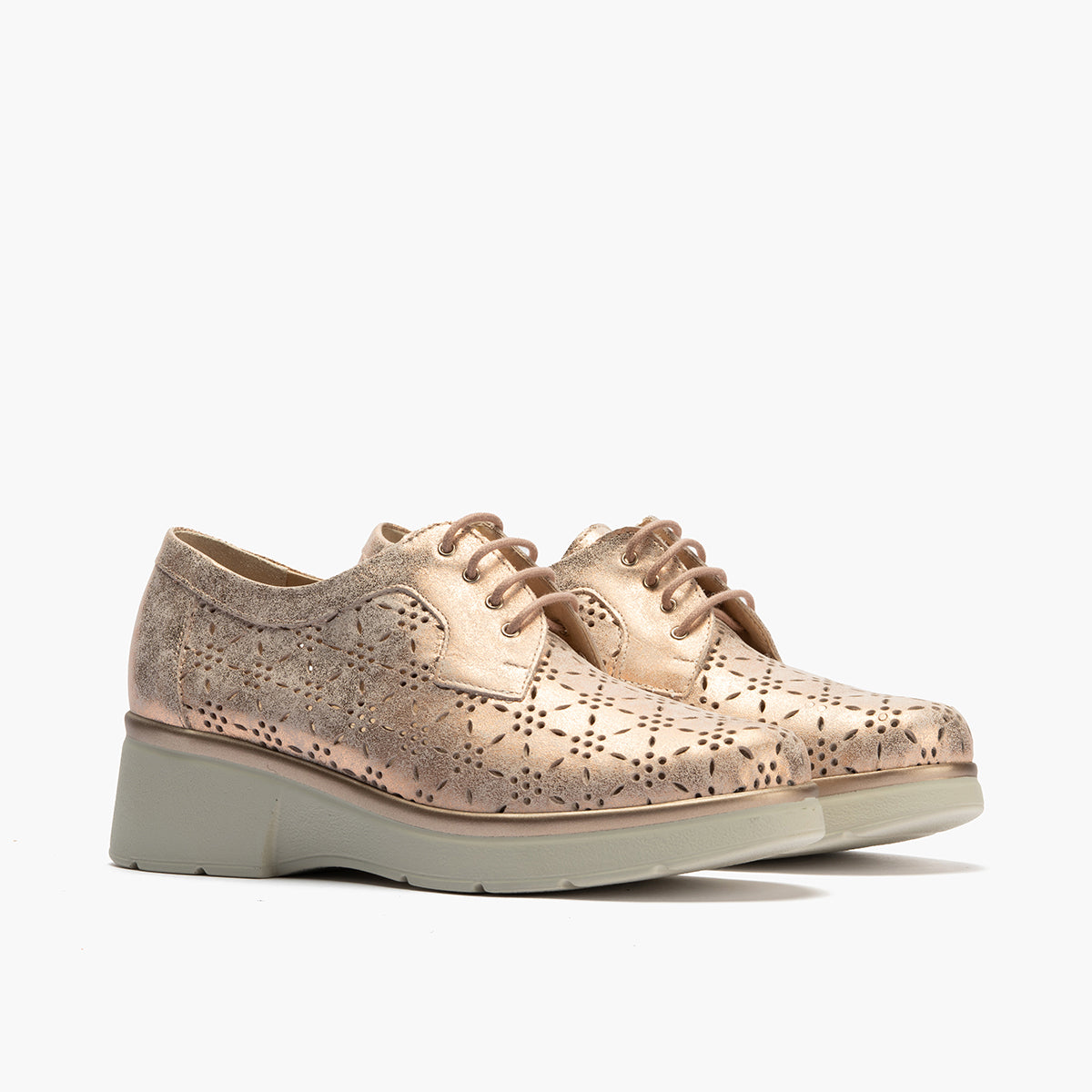 Blucher con cordones, cuña y piel fantasía Nude