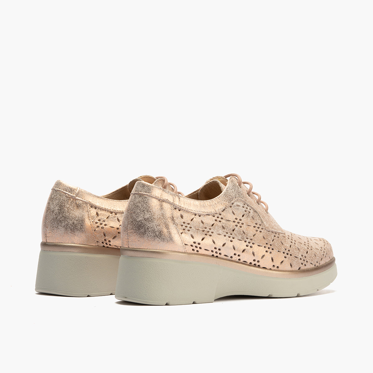 Blucher con cordones, cuña y piel fantasía Nude