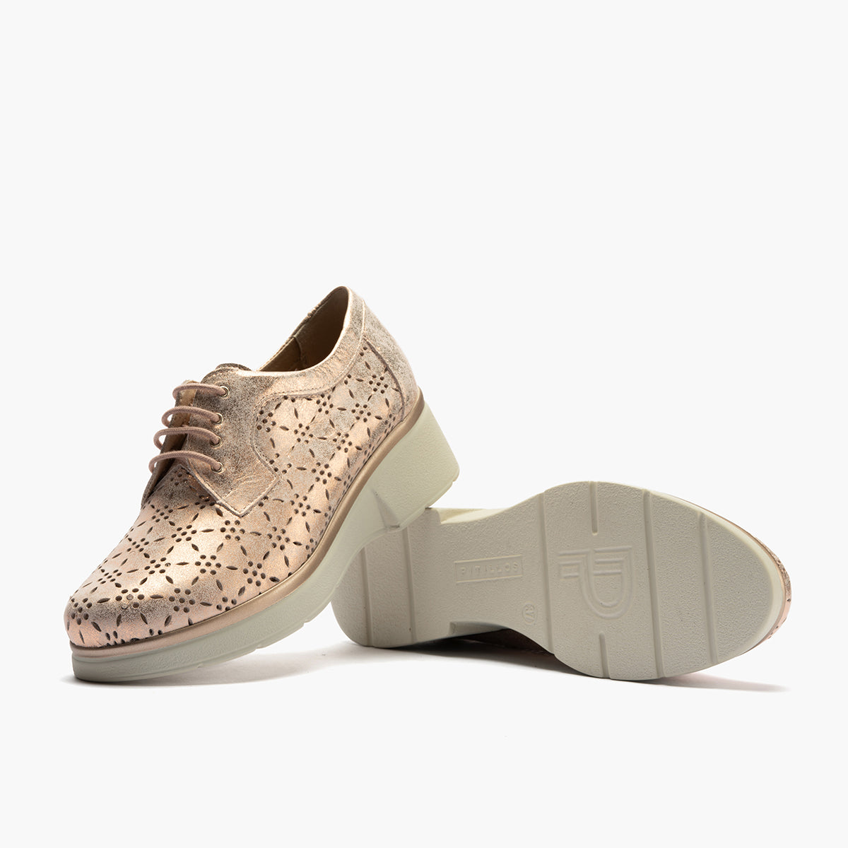 Blucher con cordones, cuña y piel fantasía Nude