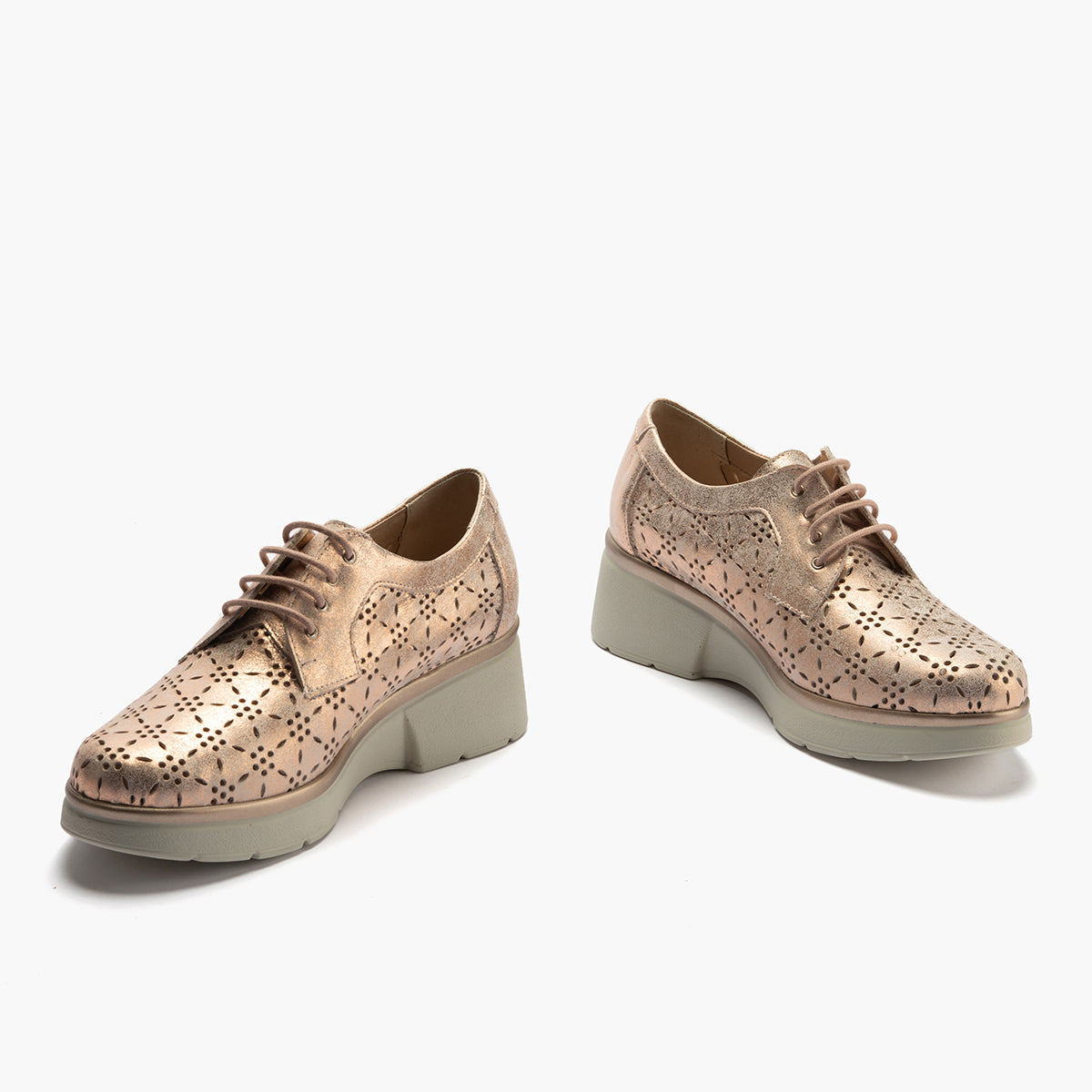 Blucher con cordones, cuña y piel fantasía Nude