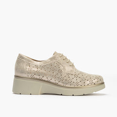 Blucher con cordones, cuña y piel fantasía Oro