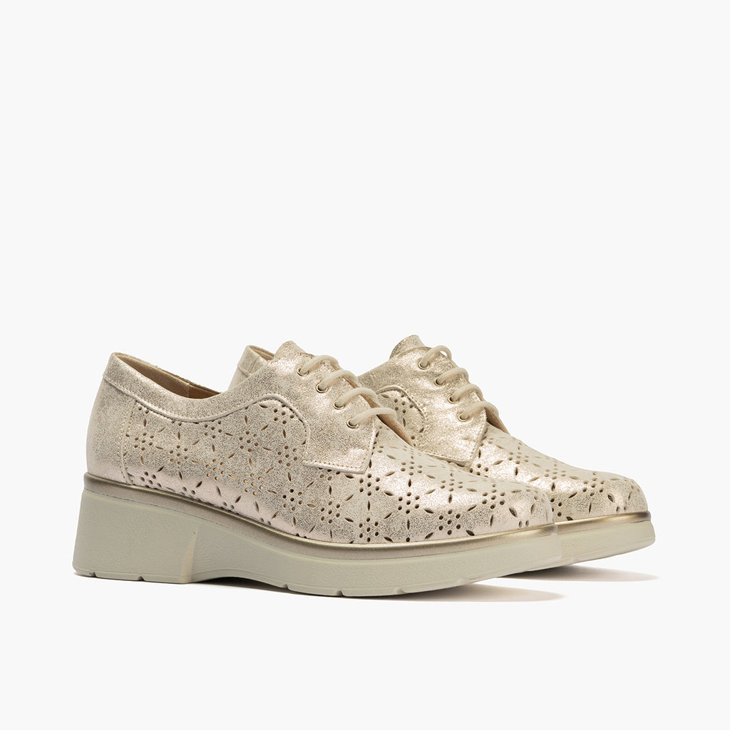 Blucher con cordones, cuña y piel fantasía Oro
