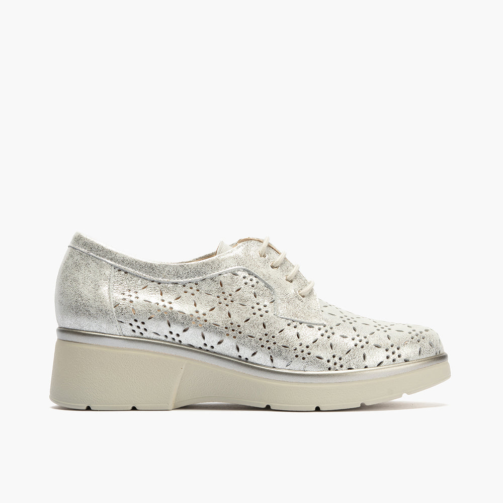 Blucher con cordones, cuña y piel fantasía Plata