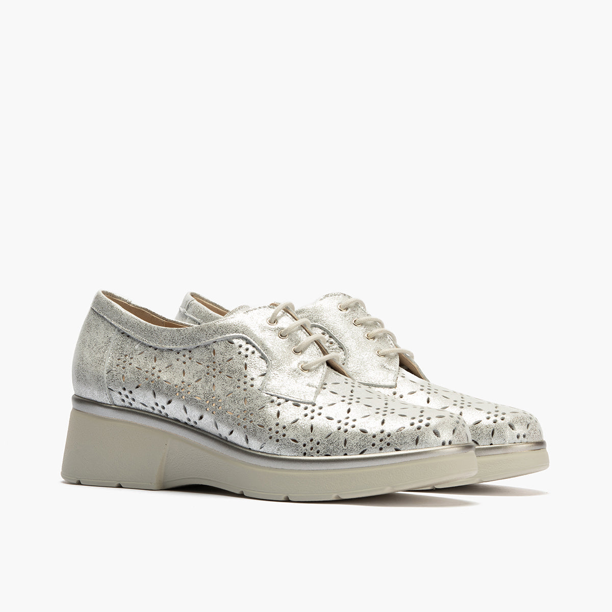 Blucher con cordones, cuña y piel fantasía Plata