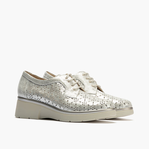 Blucher con cordones, cuña y piel fantasía Plata