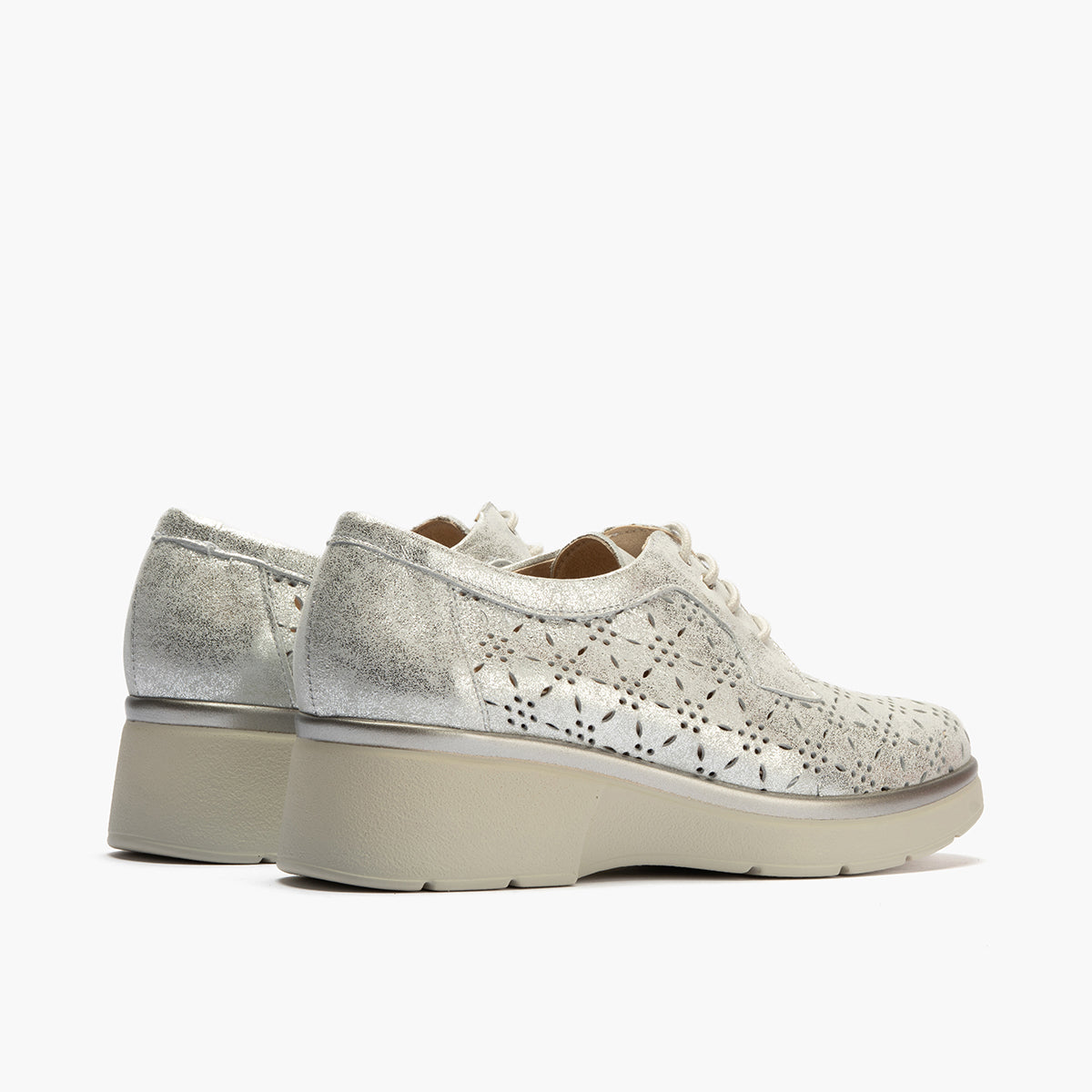 Blucher con cordones, cuña y piel fantasía Plata