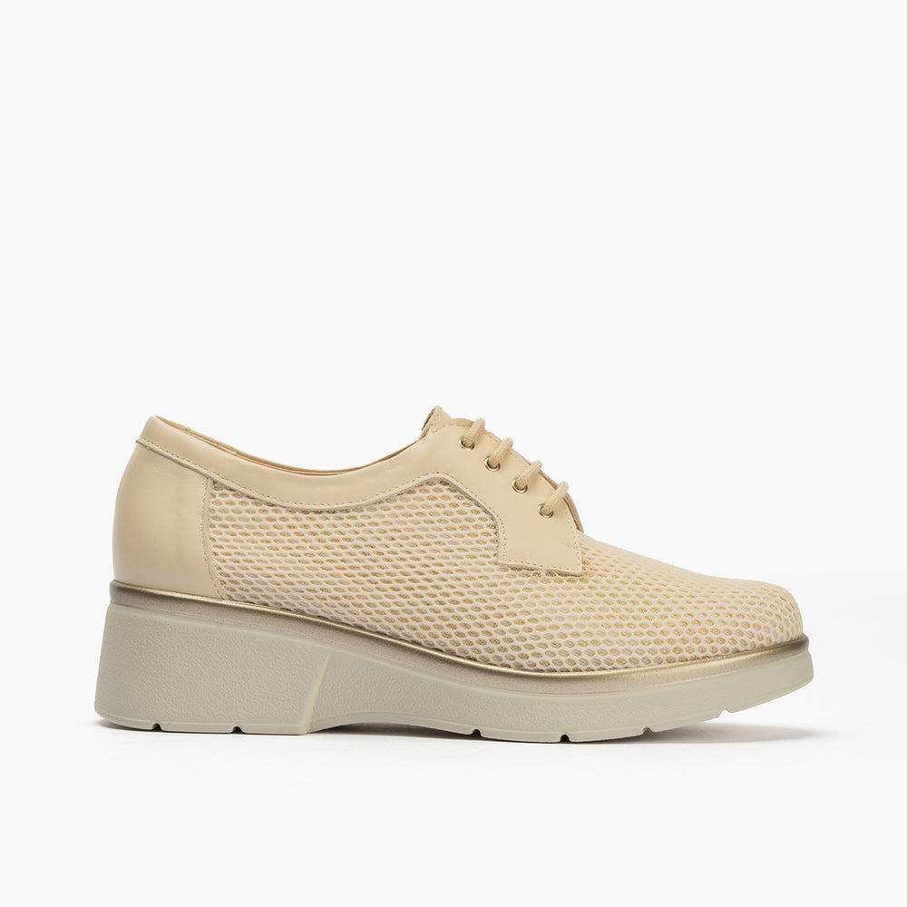 Blucher con cordones, cuña y tejido Crema