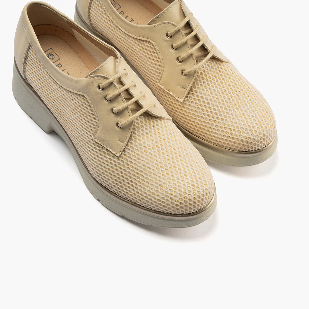 Blucher con cordones, cuña y tejido Crema