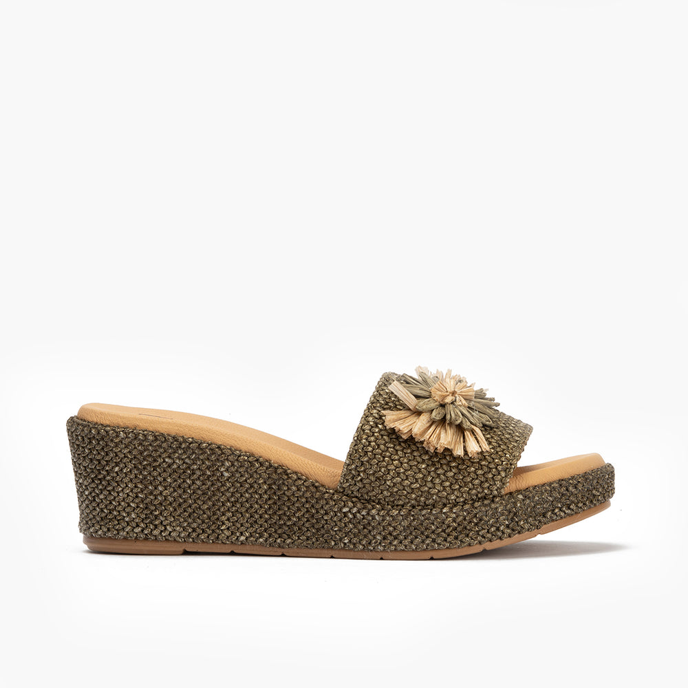 Sandalia zueco de rafia con cuña baja Kaki