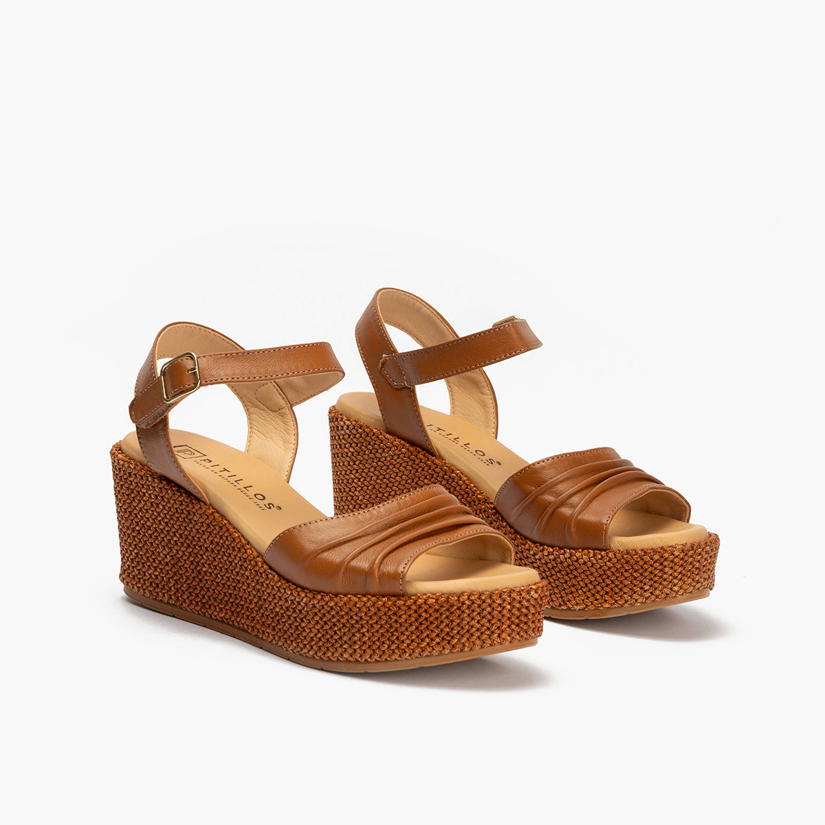 Sandalia de rafia con cuña alta, piel napa o laminada y pulsera Cuero