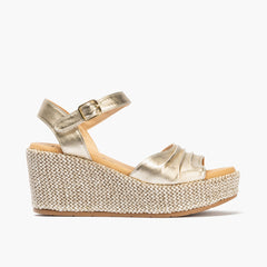 Sandalia de rafia con cuña alta, piel napa o laminada y pulsera Oro