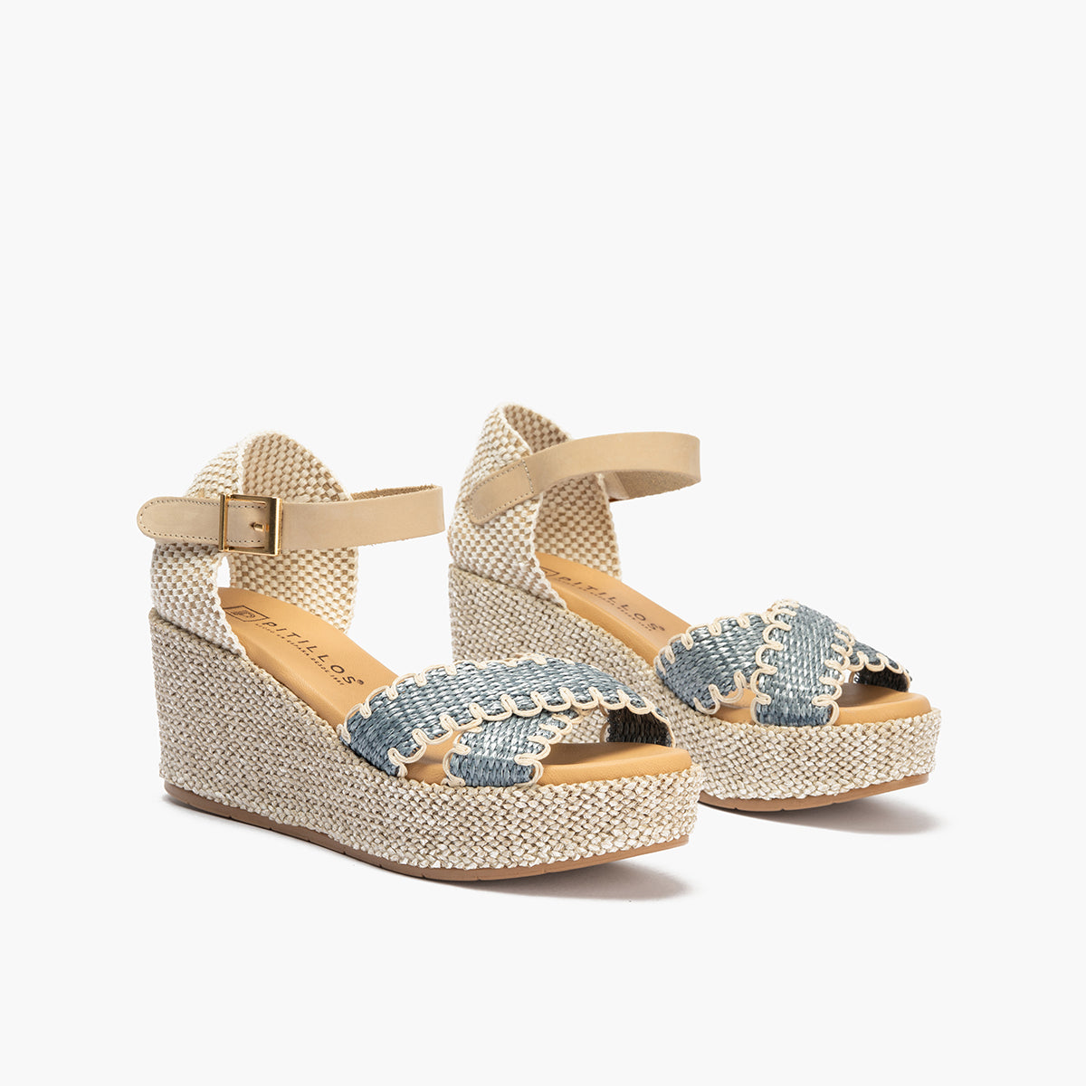 Sandalia de rafia con cuña alta, cruzados y pulsera Jeans