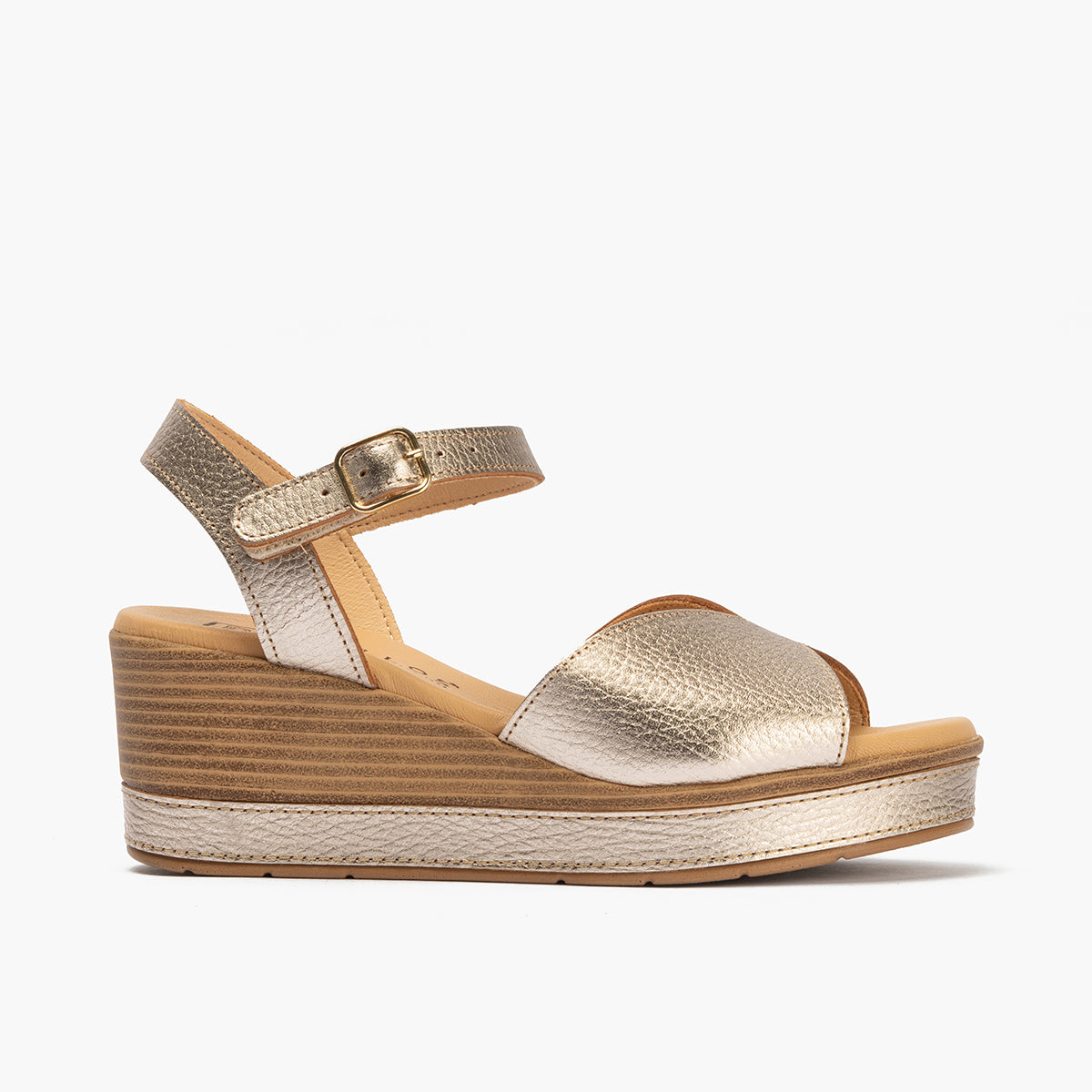 Sandalia con cuña alta, piel y pulsera Oro