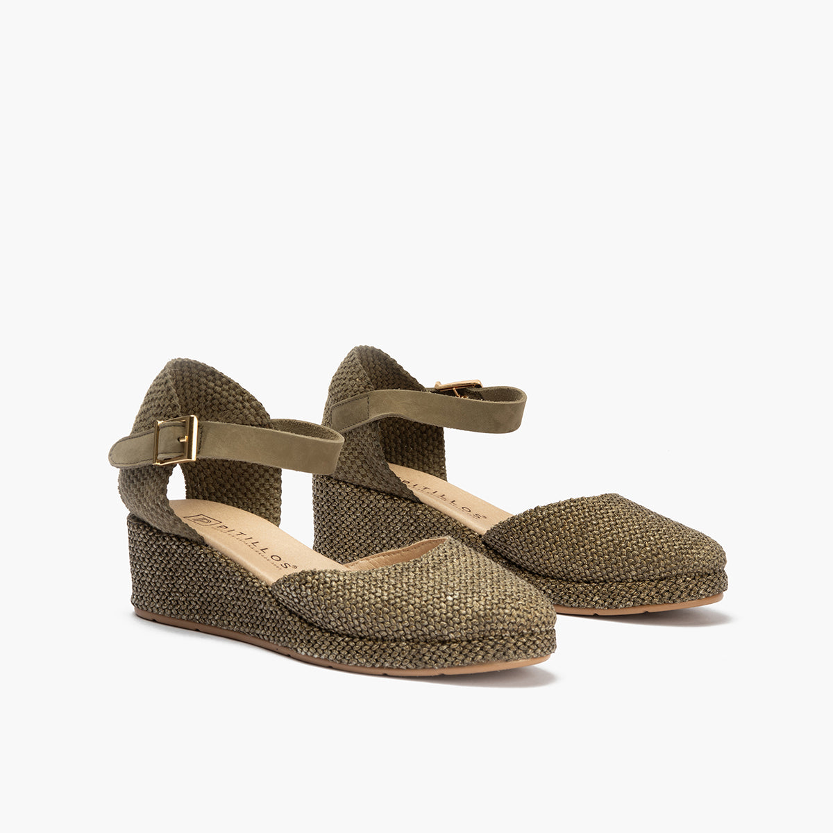 Sandalia estilo valenciana con cuña media, detalles en rafia y pulsera Kaki