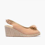 Sandalia estilo valenciana con cuña alta y detalle floral Nude