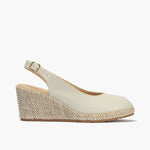 Sandalia estilo valenciana con cuña alta y combinado en piel Hielo