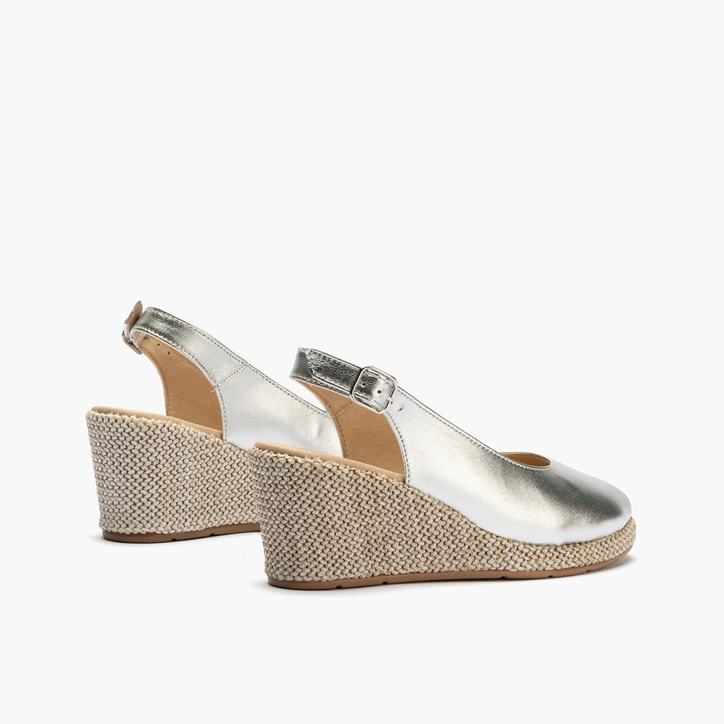 Sandalia estilo valenciana con cuña alta y combinado en piel Plata
