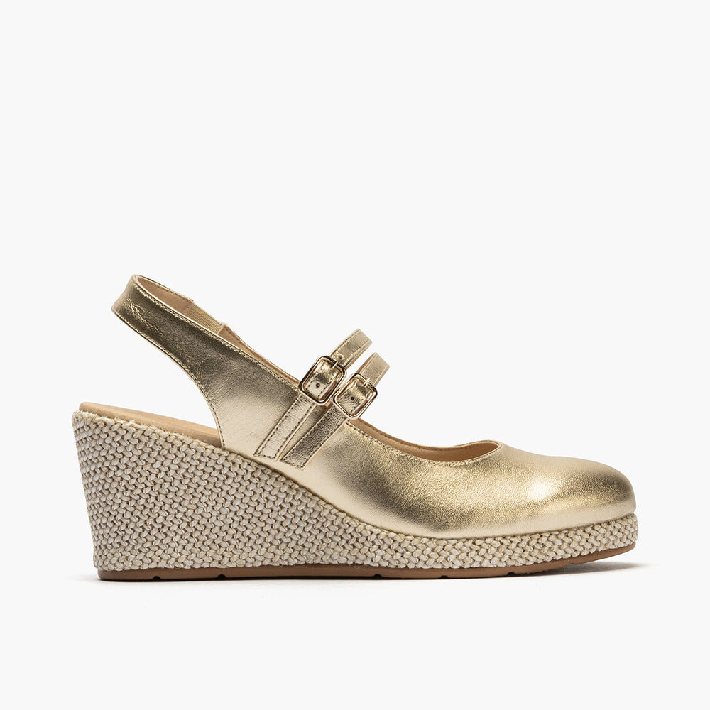 Sandalia estilo valenciana con cuña alta y pulseras estilo mercedes Oro