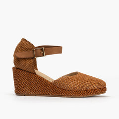 Sandalia estilo valenciana cuña alta con pulsera Cuero