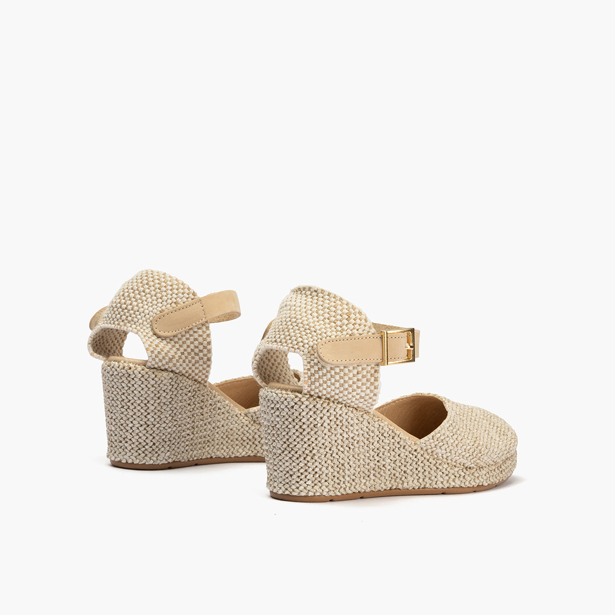 Sandalia estilo valenciana cuña alta con pulsera Natural