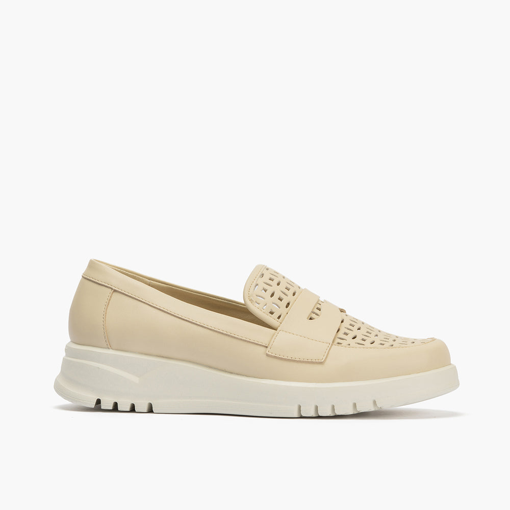 Zapato mercedes con velcro Crema