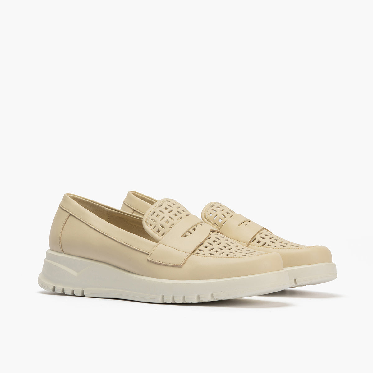 Zapato mercedes con velcro Crema