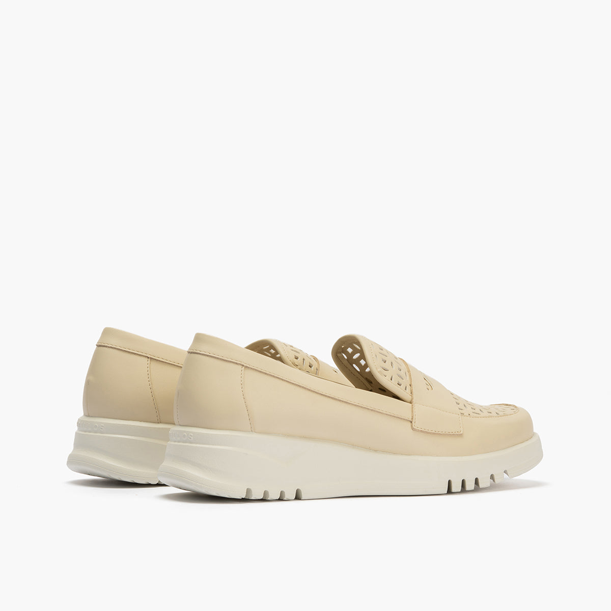 Zapato mercedes con velcro Crema