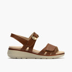 Sandalia con velcros y broche Cuero