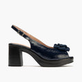 Zapato de salón con tacón plataforma y detalle floral Marino