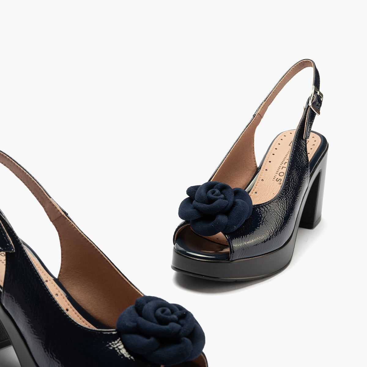 Zapato de salón con tacón plataforma y detalle floral Marino