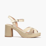 Zapato de salón con tacón plataforma y piel charol Crema