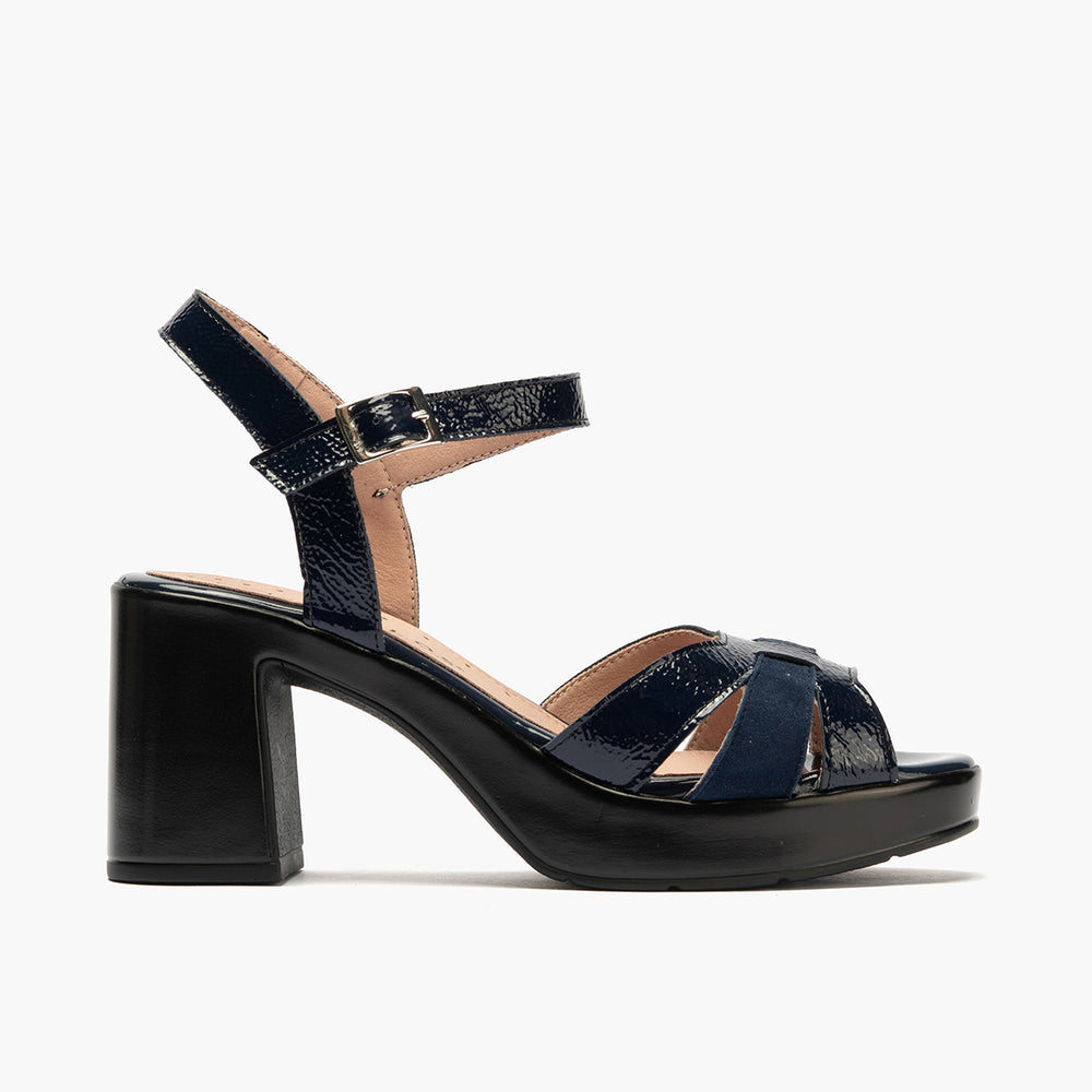 Zapato de salón con tacón plataforma y piel charol Marino